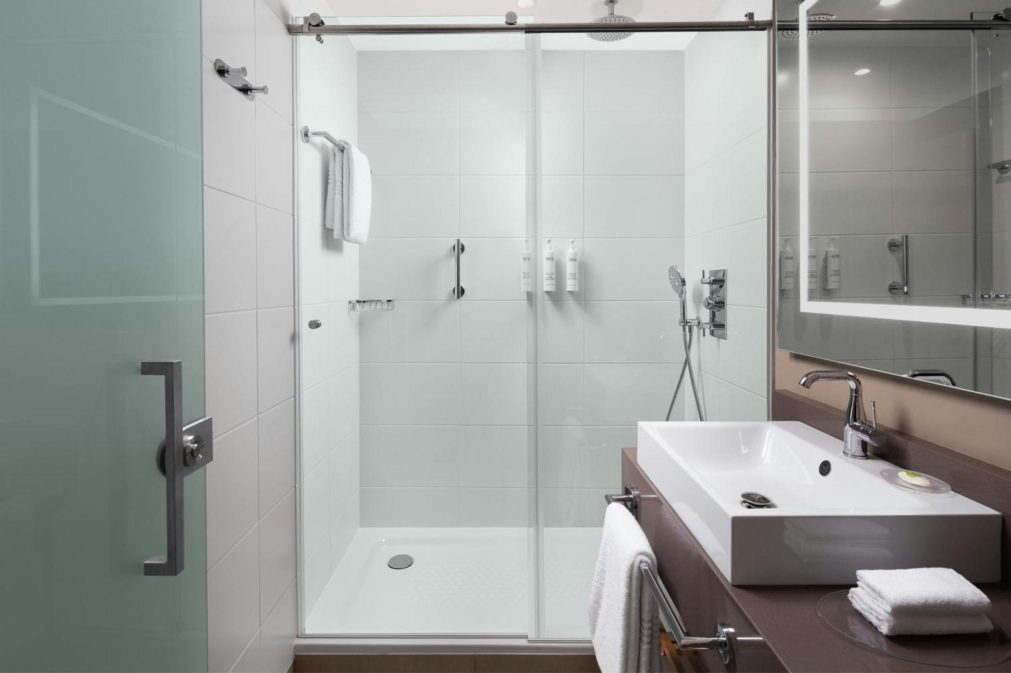 Courtyard By Marriott Paris Porte De Versailles Issy-les-Moulineaux Exteriör bild